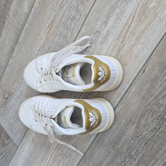 Addidas White and Gold Sneakers (Size 6 Mens Or Size 8 Womens) - Picture 3 of 6